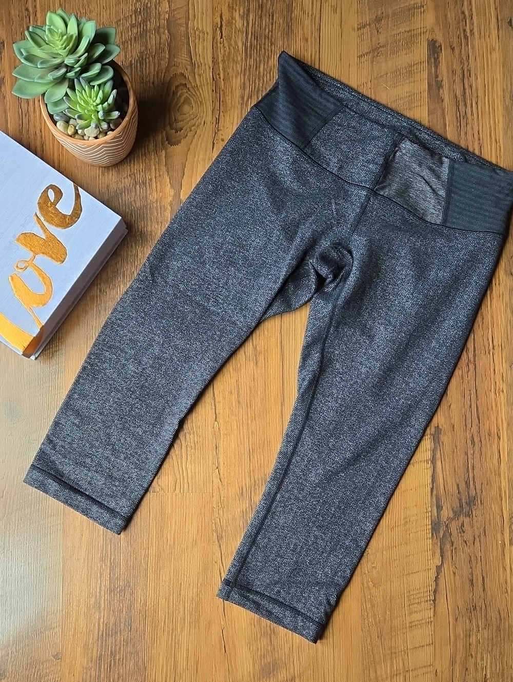 Womens Lululemon Heather Gray Herringbone Active Capri Leggings Size 8